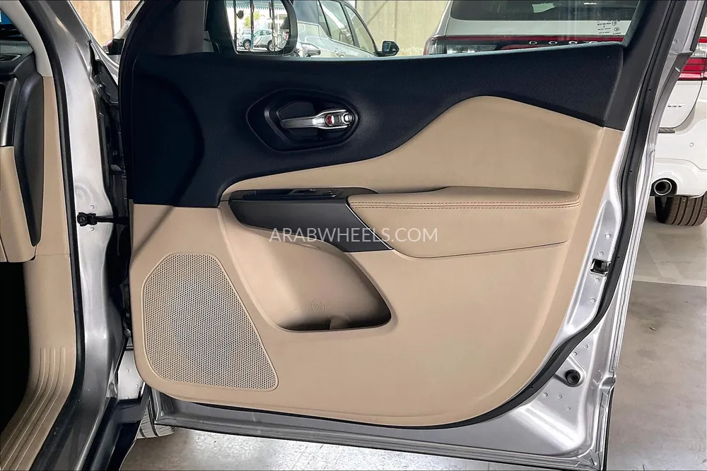 Jeep Cherokee 2020 for Sale in Sharjah Image-25