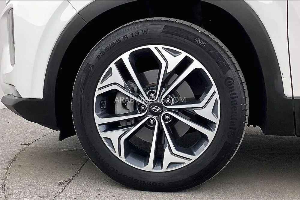 Hyundai Santa Fe 2020 for Sale in Sharjah Image-9