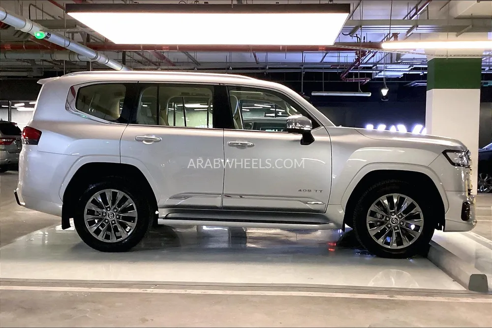 Toyota Land Cruiser 2024 for Sale in Sharjah Image-7