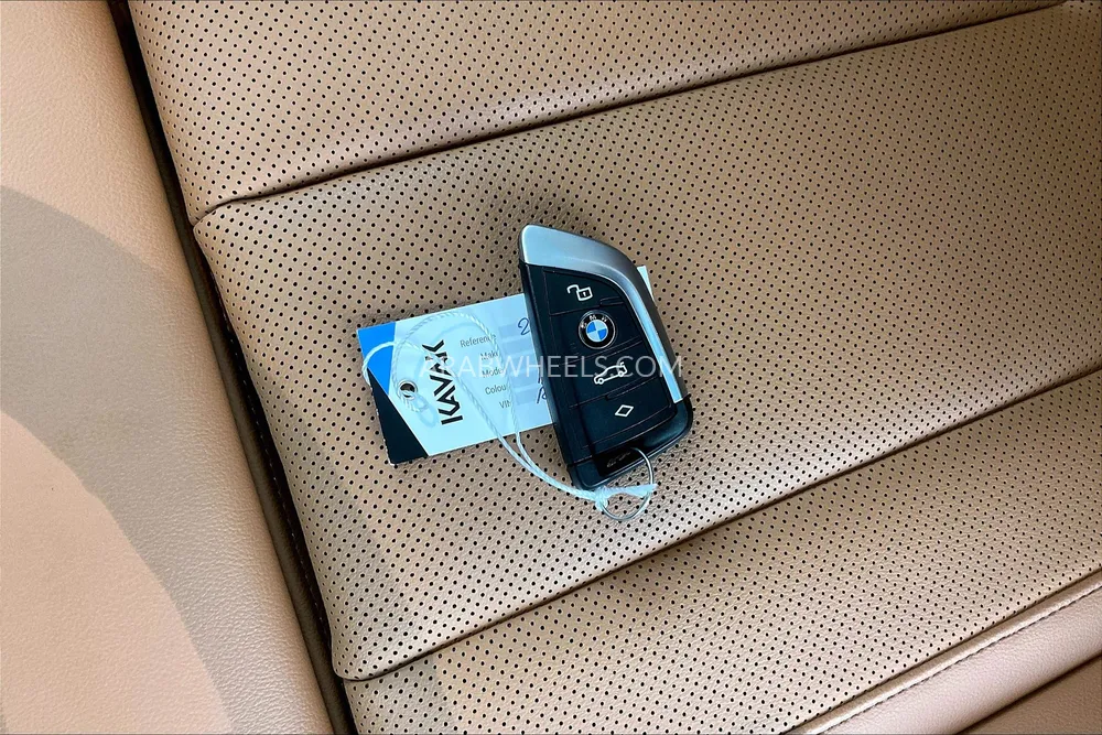 BMW X4 2023 for Sale in Sharjah Image-18