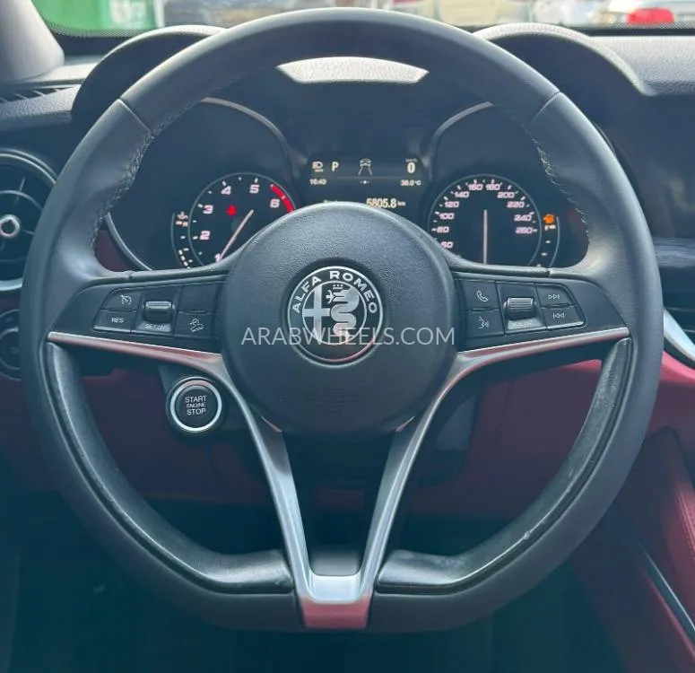 الفا روميو ستيلفيو 2019 for Sale in دبي Image-9