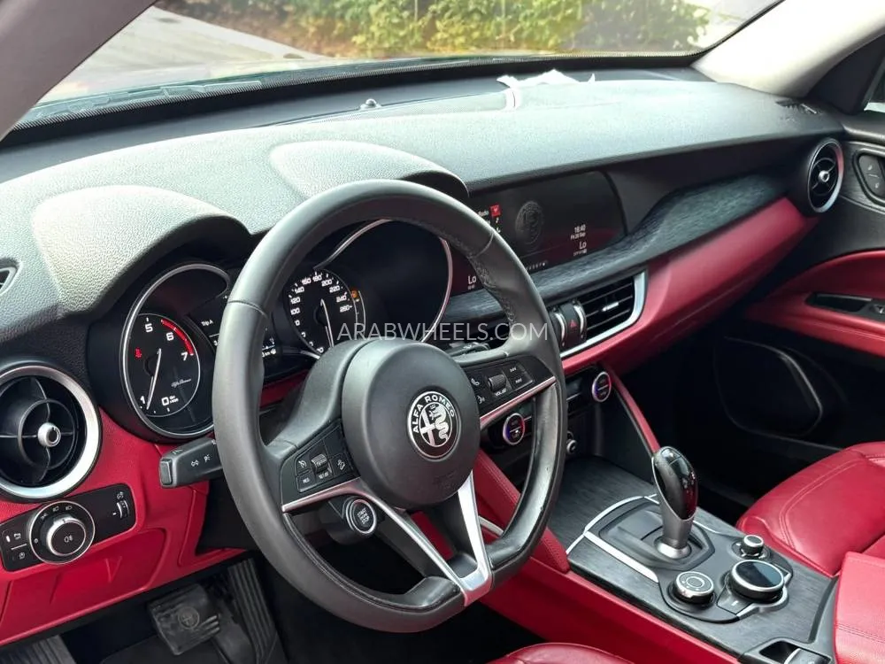 الفا روميو ستيلفيو 2019 for Sale in دبي Image-13