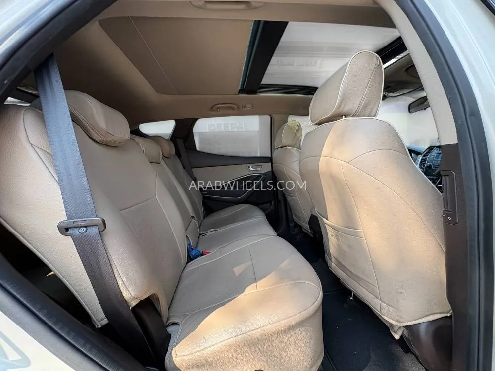 Hyundai Grand Santa Fe 2015 for Sale in Dubai Image-14