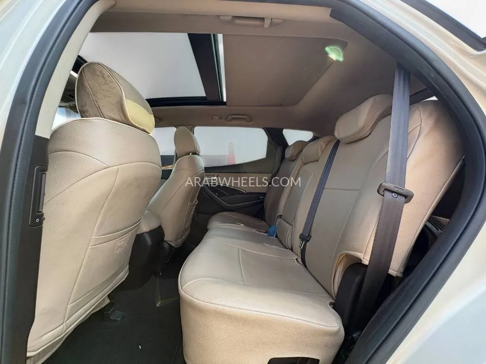 Hyundai Grand Santa Fe 2015 for Sale in Dubai Image-15
