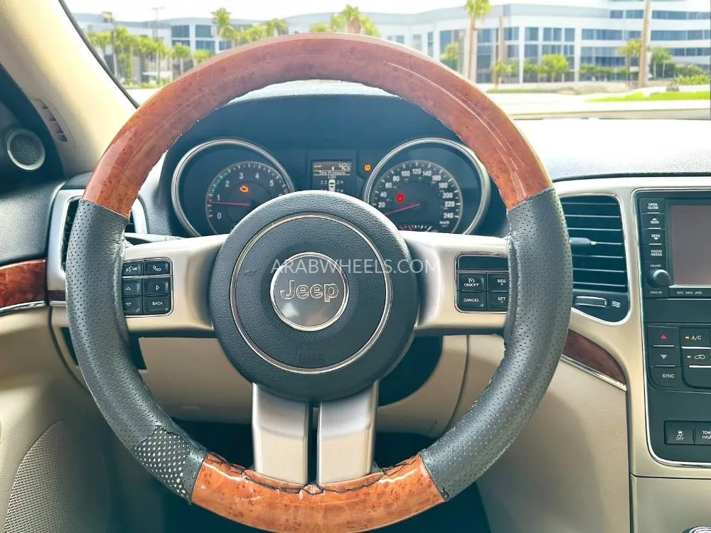 Jeep Grand Cherokee 2012 for Sale in Dubai Image-12