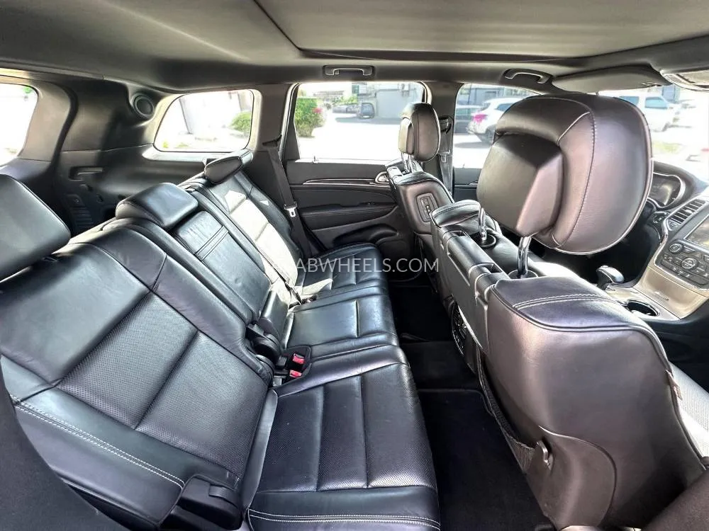 Jeep Grand Cherokee 2019 for Sale in Dubai Image-19