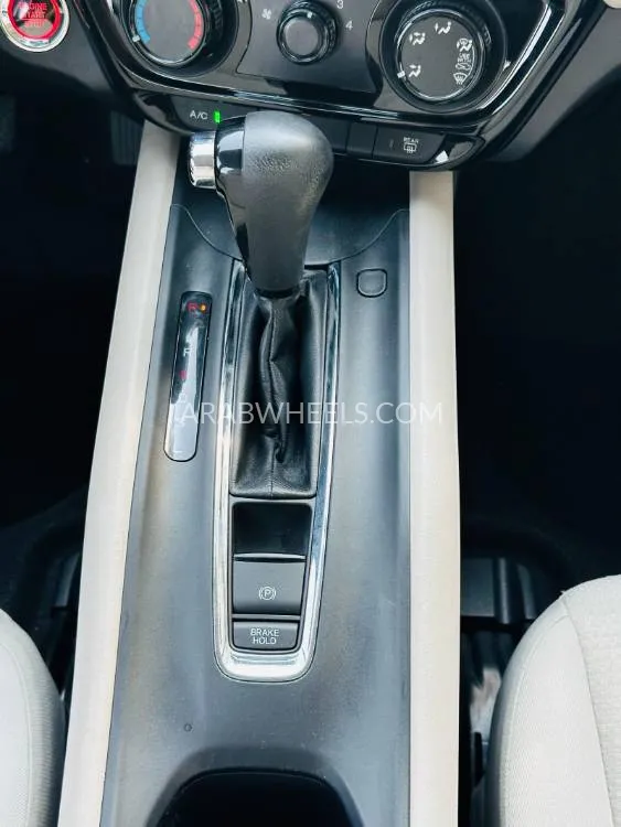 Honda HR-V 2021 for Sale in Dubai Image-15