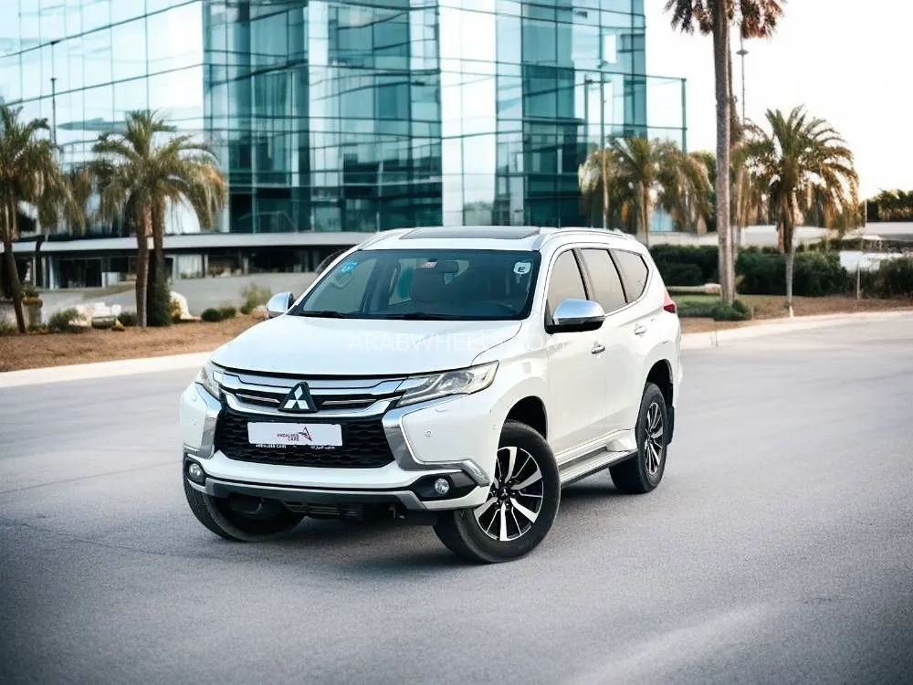 Mitsubishi Montero Sport 2017 for Sale in Dubai Image-2