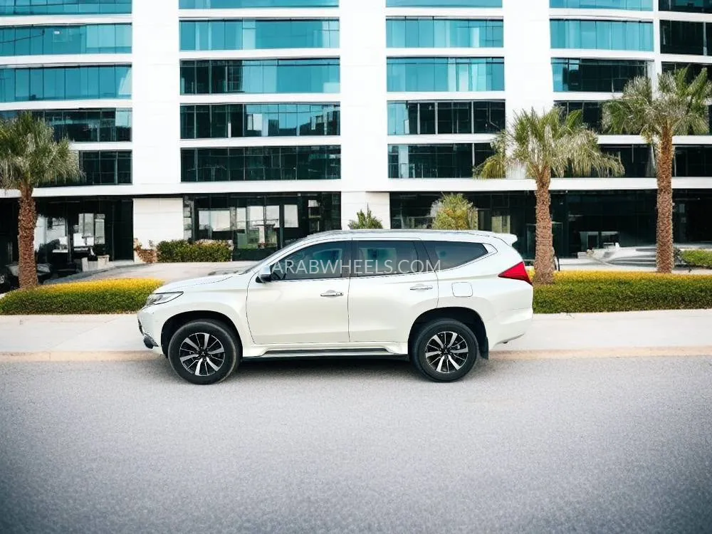 Mitsubishi Montero Sport 2017 for Sale in Dubai Image-7