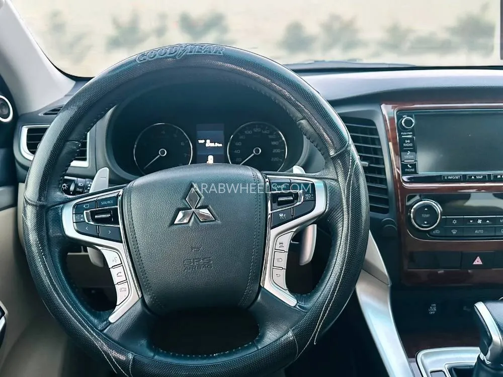 Mitsubishi Montero Sport 2017 for Sale in Dubai Image-13