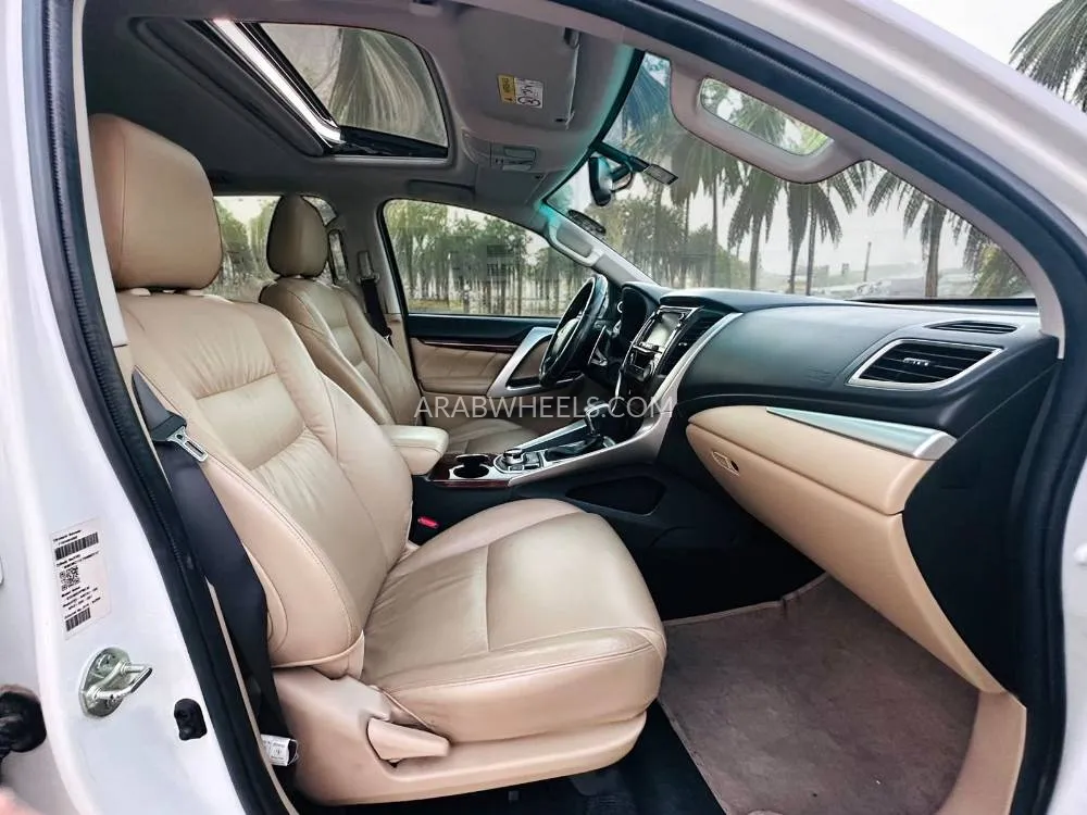 Mitsubishi Montero Sport 2017 for Sale in Dubai Image-16