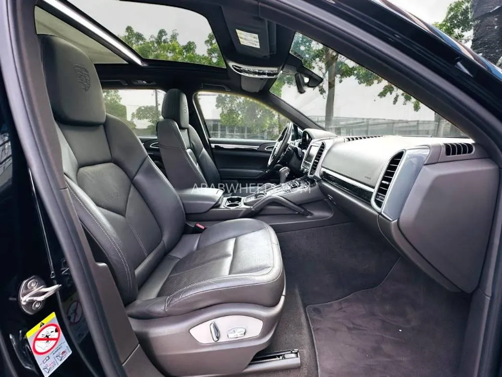 Porsche Cayenne 2016 for Sale in Dubai Image-15