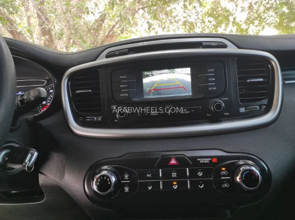 Kia Sorento 2018 for Sale in Sharjah Image-12