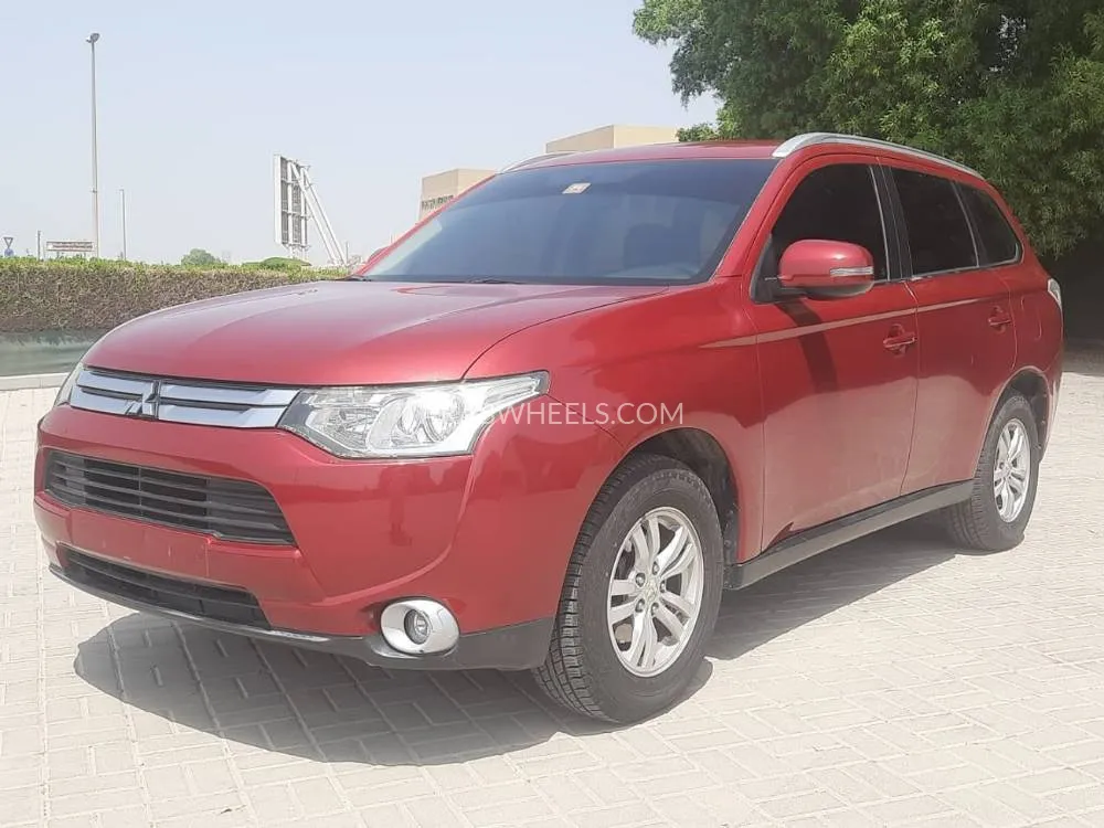Mitsubishi Outlander 2015 for Sale in Sharjah Image-1