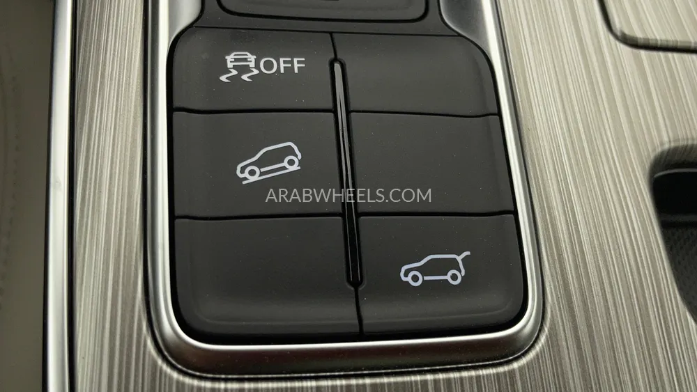 إم جي RX5 2025 for Sale in دبي Image-47