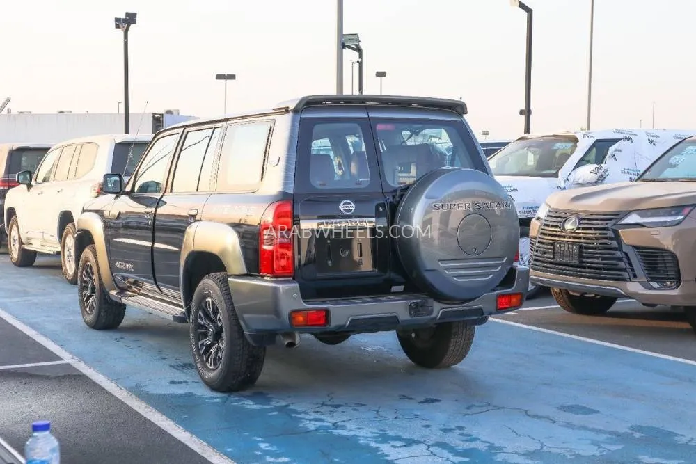 Nissan Patrol 2024 for Sale in Dubai Image-4