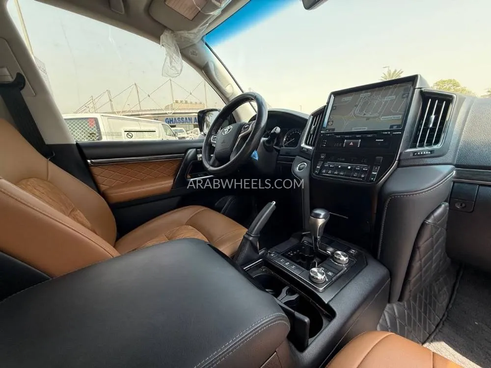 Toyota Land Cruiser 2021 for Sale in Dubai Image-9