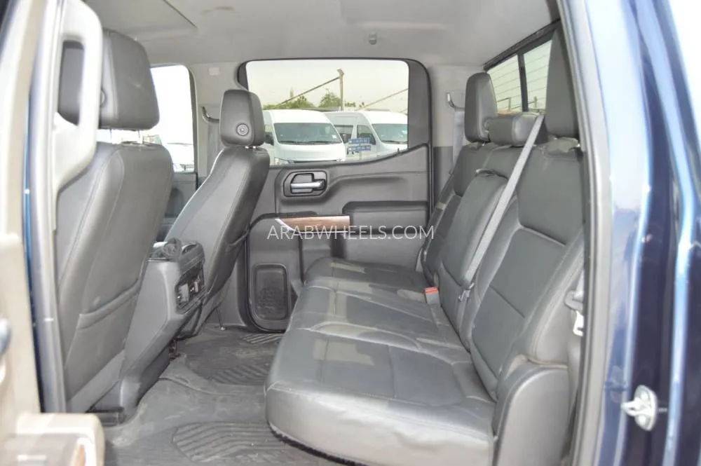 Chevrolet Silverado 2020 for Sale in Dubai Image-18