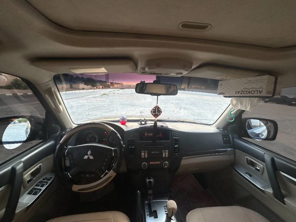 ميتسوبيشي باجيرو 2013 for Sale in الشارقة Image-3