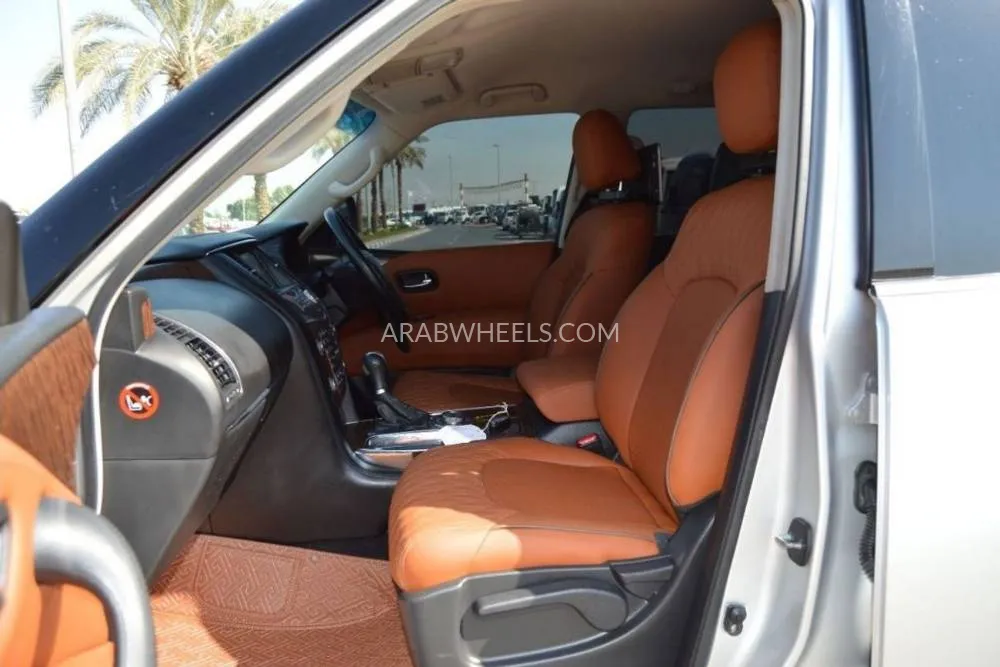 Nissan Patrol 2014 for Sale in Dubai Image-12