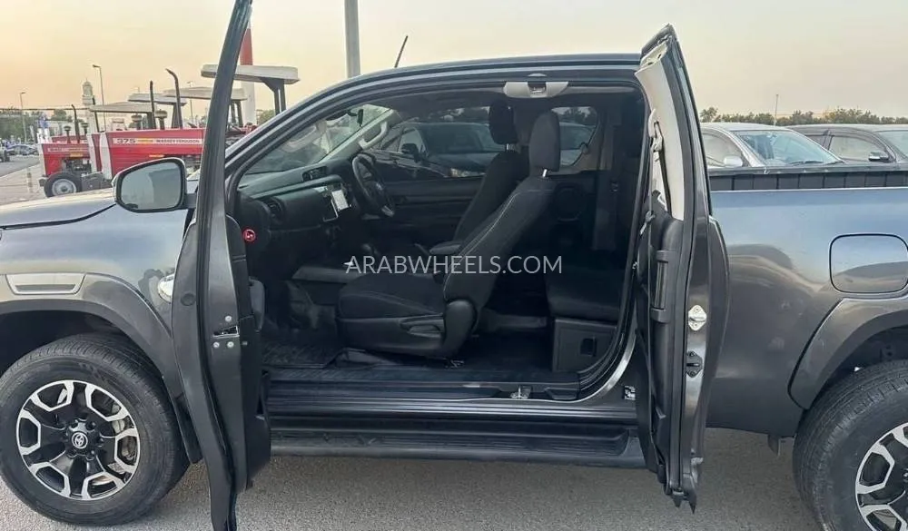 Toyota Hilux 2022 for Sale in Dubai Image-8
