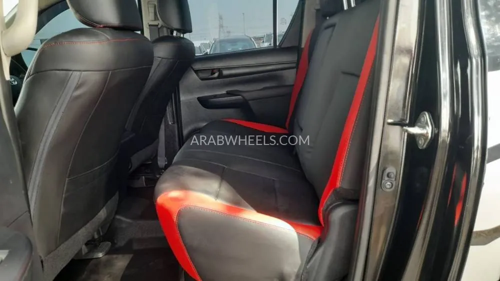 Toyota Hilux 2023 for Sale in Dubai Image-13