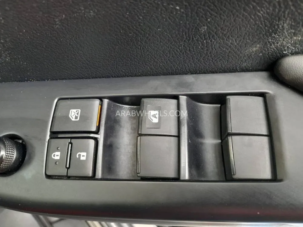 Toyota Hilux 2023 for Sale in Dubai Image-23