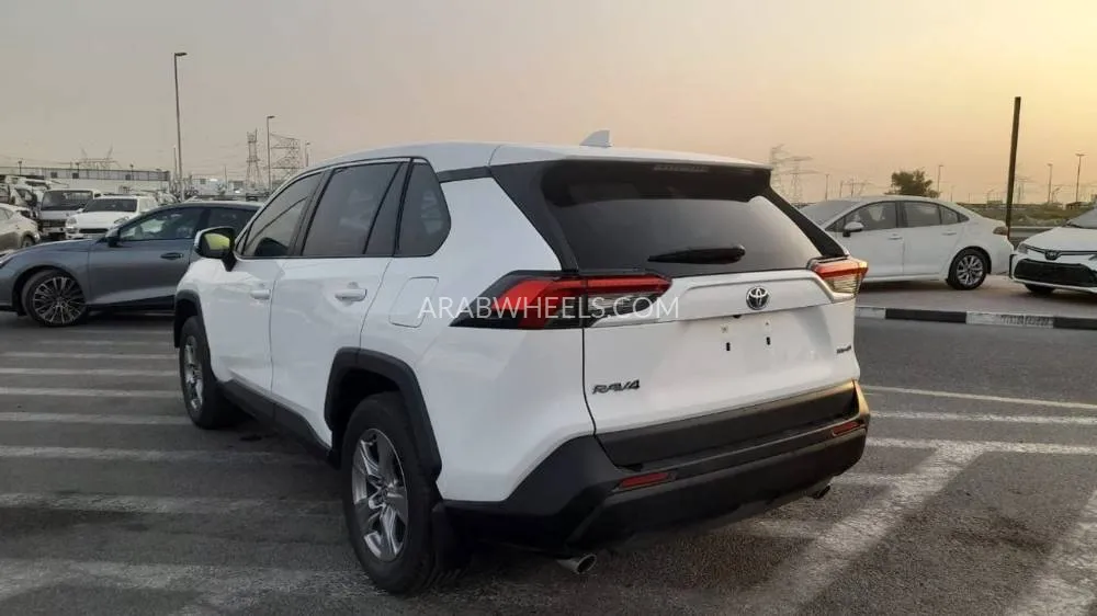 Toyota Rav4 2022 for Sale in Dubai Image-4
