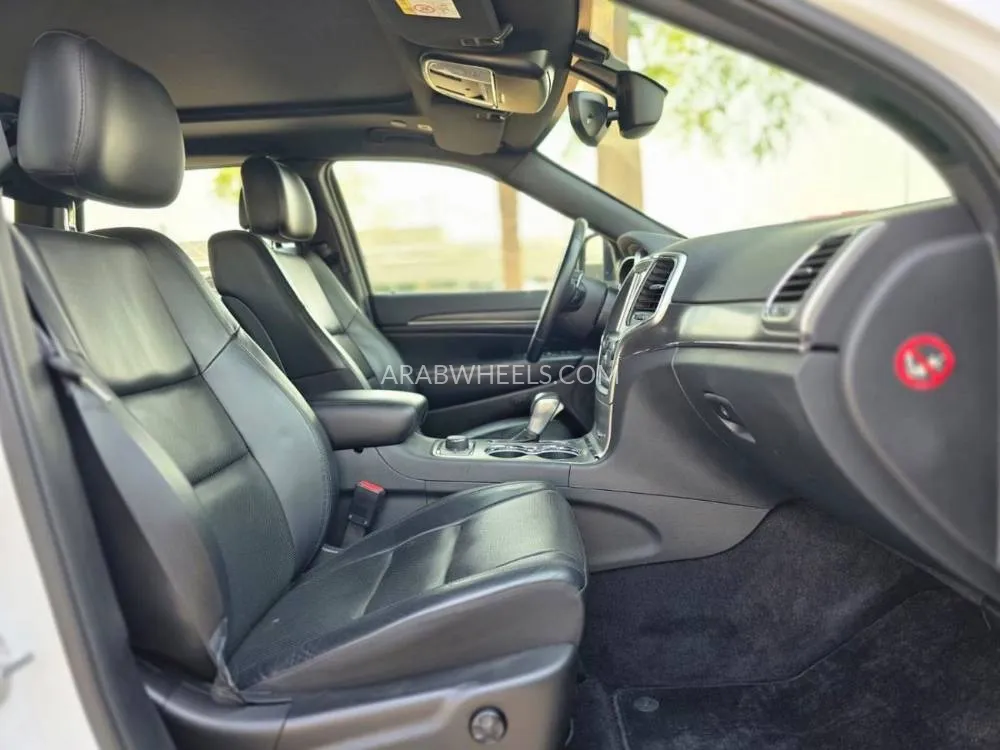 Jeep Grand Cherokee 2018 for Sale in Dubai Image-8