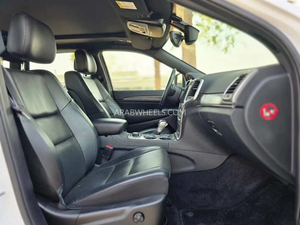 Jeep Grand Cherokee 2018 for Sale in Dubai Image-16