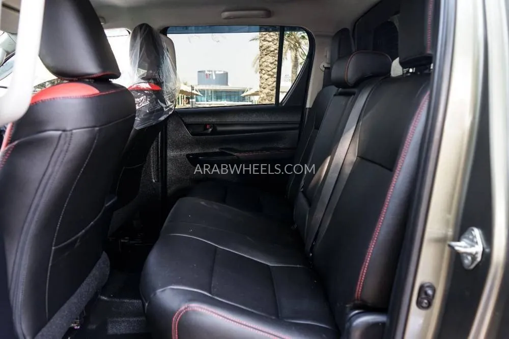 Toyota Hilux 2023 for Sale in Dubai Image-12