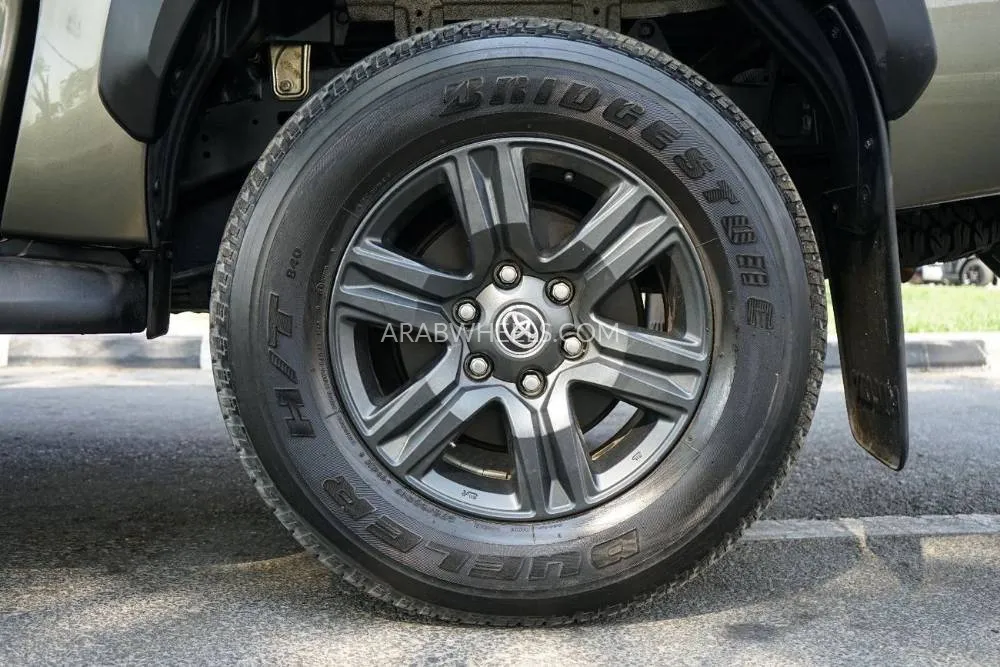 Toyota Hilux 2023 for Sale in Dubai Image-30