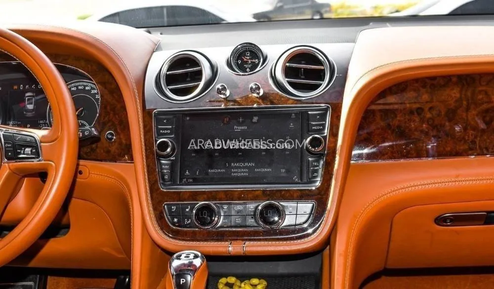 Bentley Bentayga 2017 for Sale in Sharjah Image-9