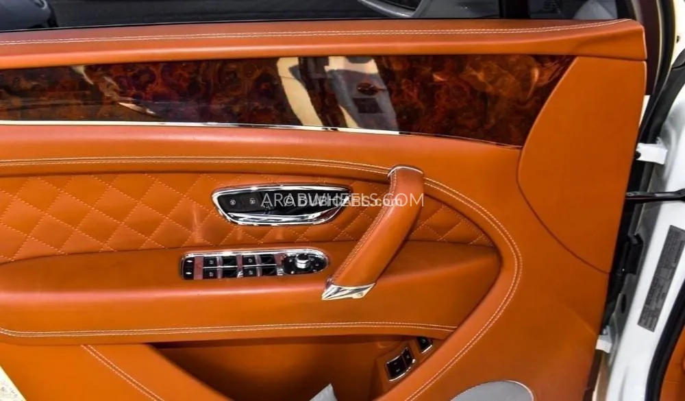 Bentley Bentayga 2017 for Sale in Sharjah Image-12