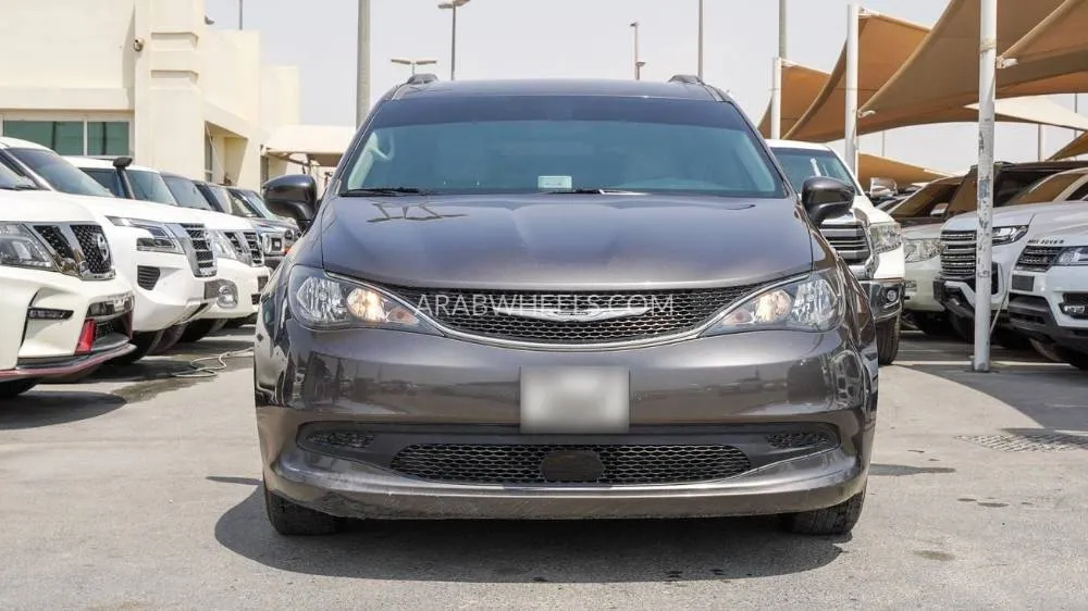 Chrysler Grand Voyager 2023 for Sale in Sharjah Image-2