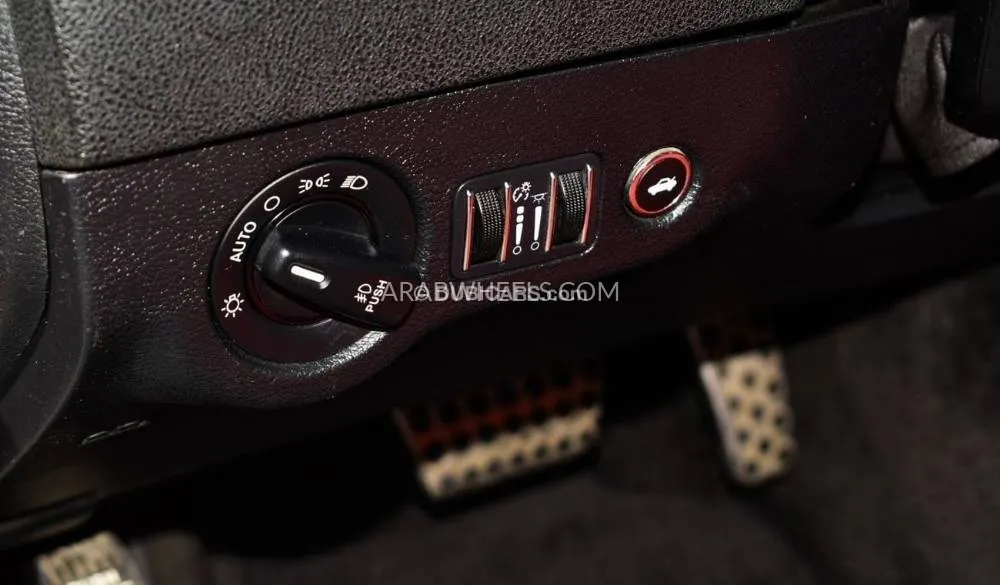 Dodge Charger 2015 for Sale in Sharjah Image-11