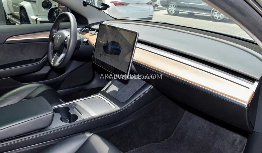 Tesla Model 3 2022 for Sale in Sharjah Image-10