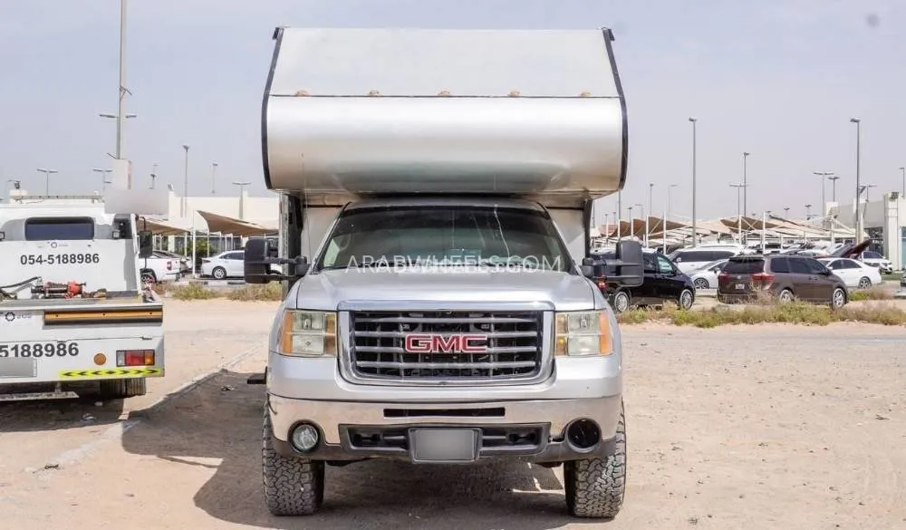GMC Sierra 2010 for Sale in Sharjah Image-2