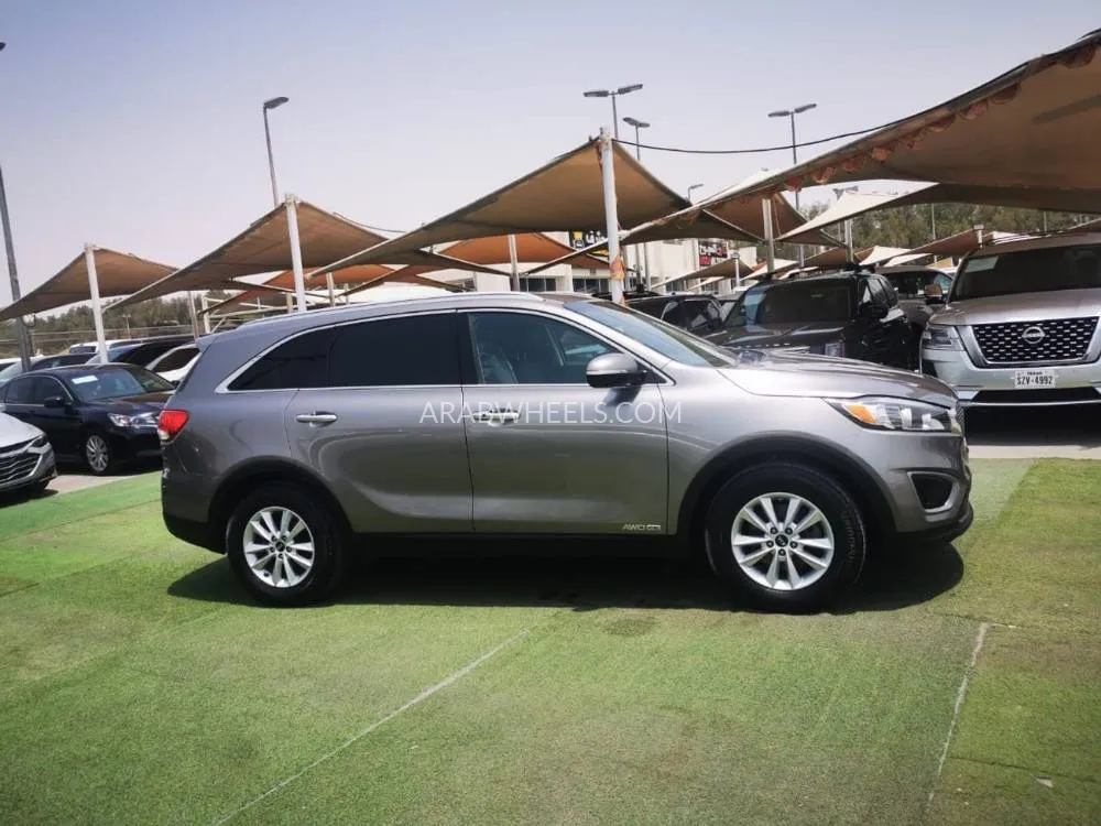 Kia Sorento 2018 for Sale in Sharjah Image-5