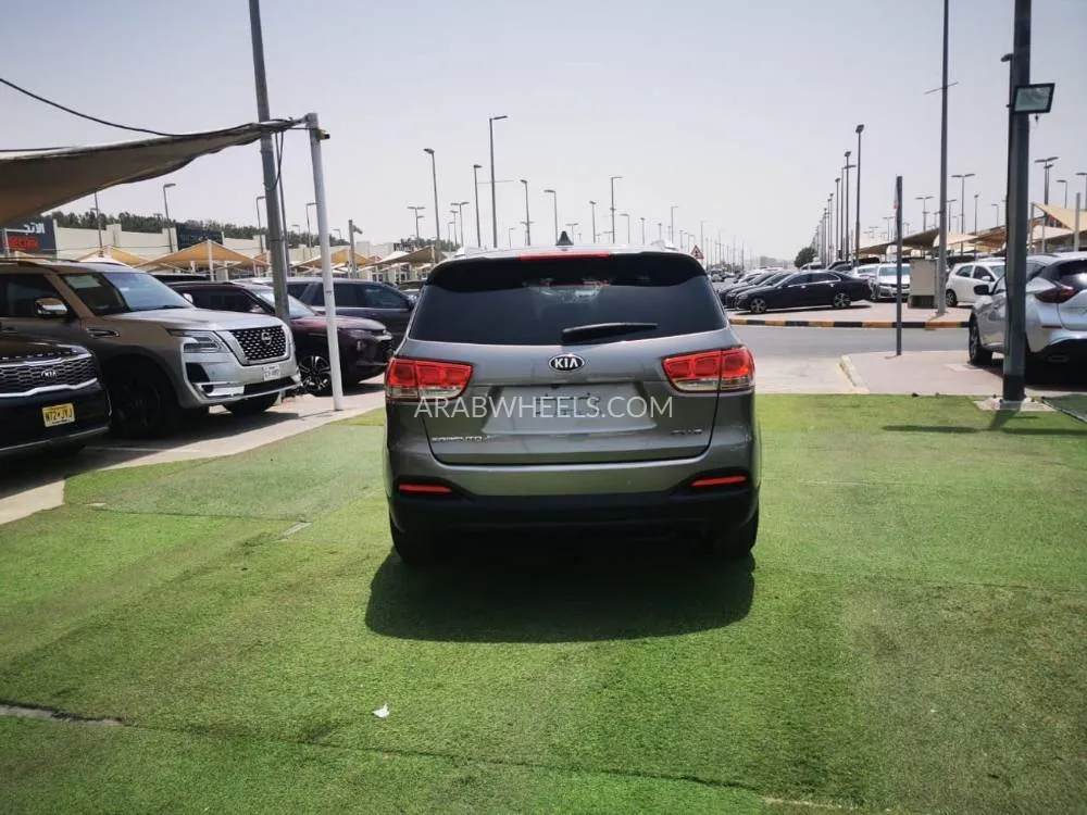 Kia Sorento 2018 for Sale in Sharjah Image-9
