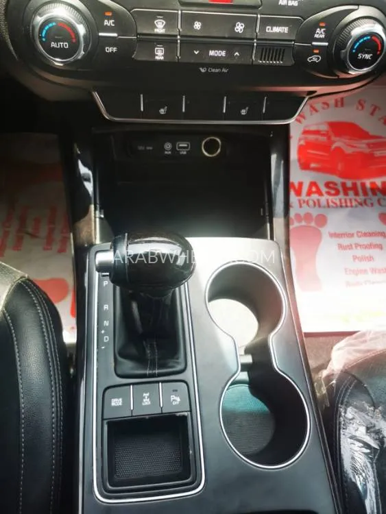 Kia Sorento 2018 for Sale in Sharjah Image-18