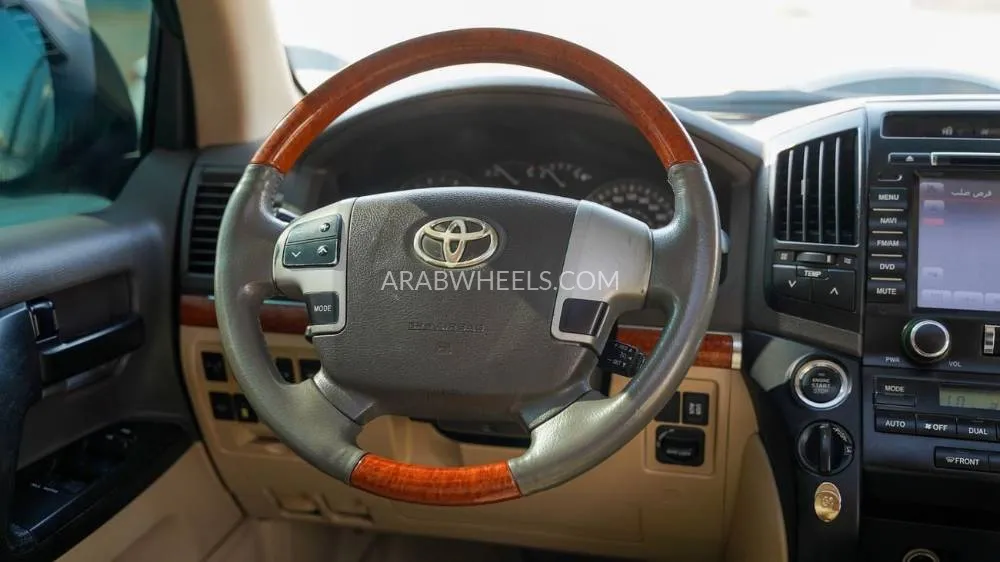 Toyota Land Cruiser 2015 for Sale in Sharjah Image-5