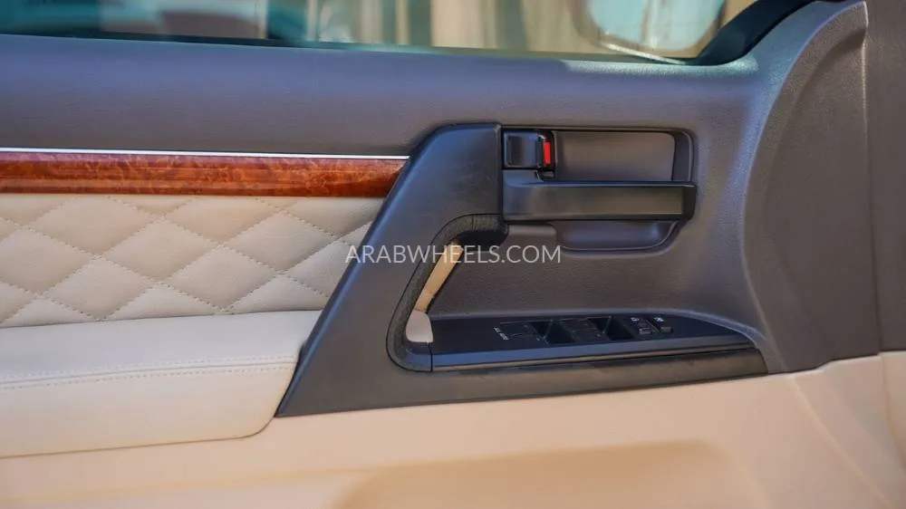 Toyota Land Cruiser 2015 for Sale in Sharjah Image-9