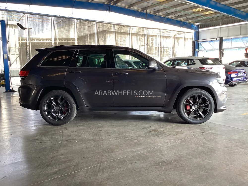 جيب جراند شيروكي 2015 for Sale in الشارقة Image-4