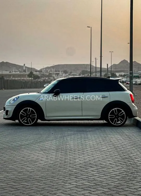 Mini Cooper 2019 for Sale in Abu Dhabi Image-2