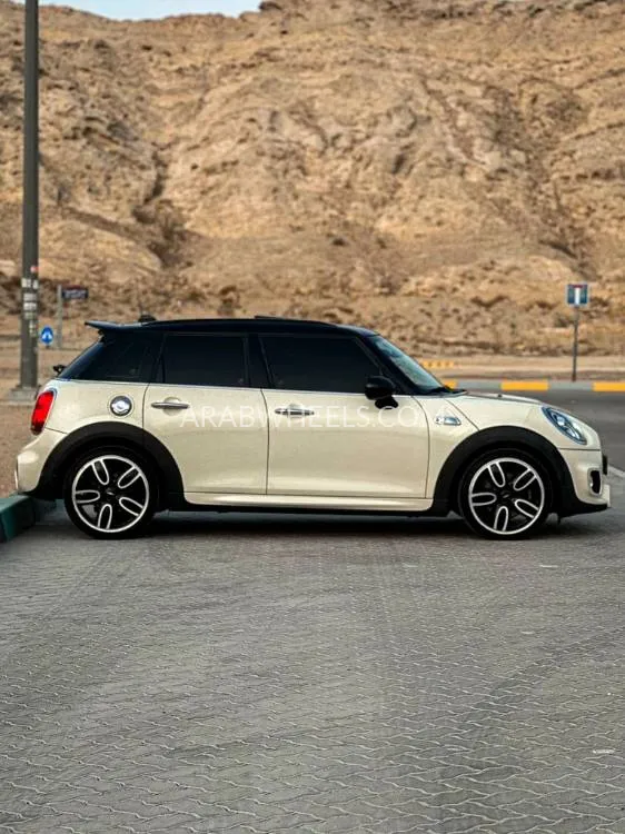 Mini Cooper 2019 for Sale in Abu Dhabi Image-6