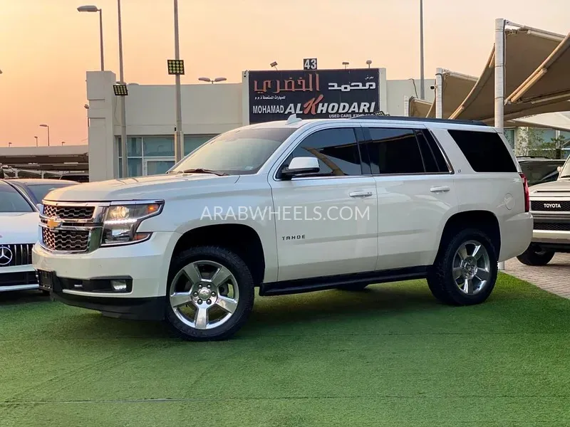 Chevrolet Tahoe 2015 for Sale in Sharjah Image-8