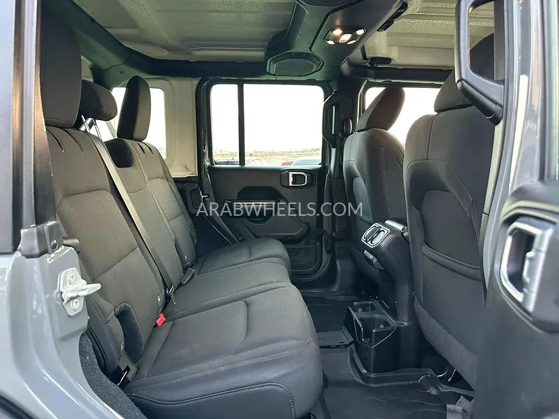 جيب رانجلر 2019 for Sale in الشارقة Image-11