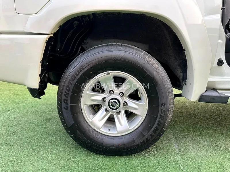 Nissan Patrol 2022 for Sale in Sharjah Image-3