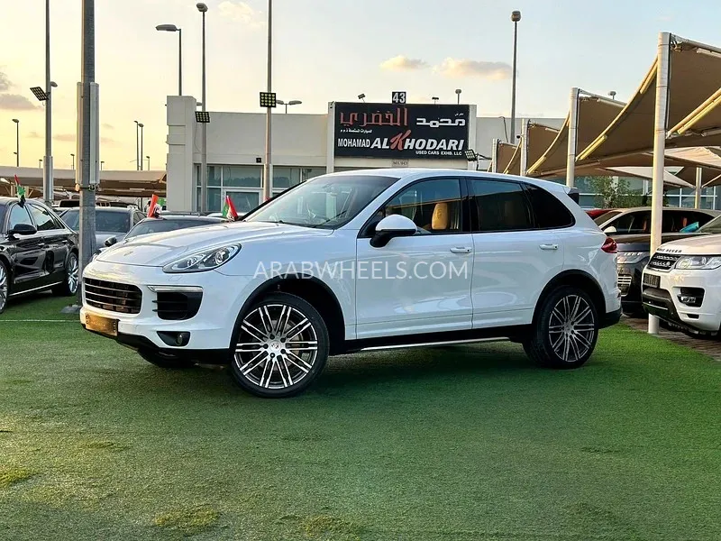 Porsche Cayenne 2016 for Sale in Sharjah Image-3